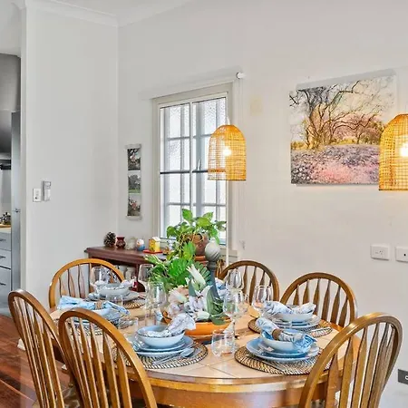 Artistic Queenslander With Park Views - Near City! Brisbane Exterior photo